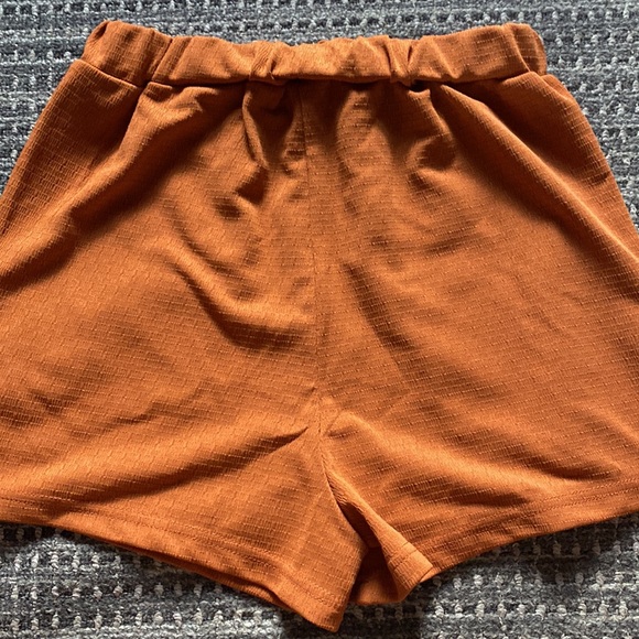 SHEIN small orange textured shorts - Picture 2 of 4